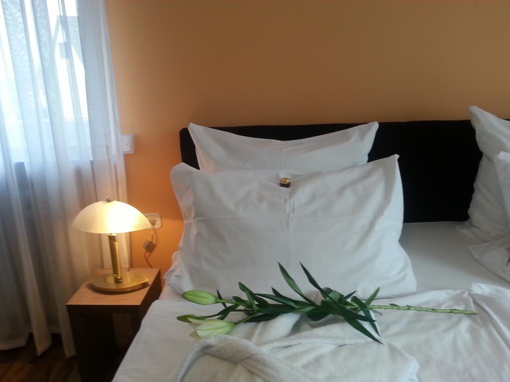 Hotel Zum Berggarten Kassel Eksteriør billede